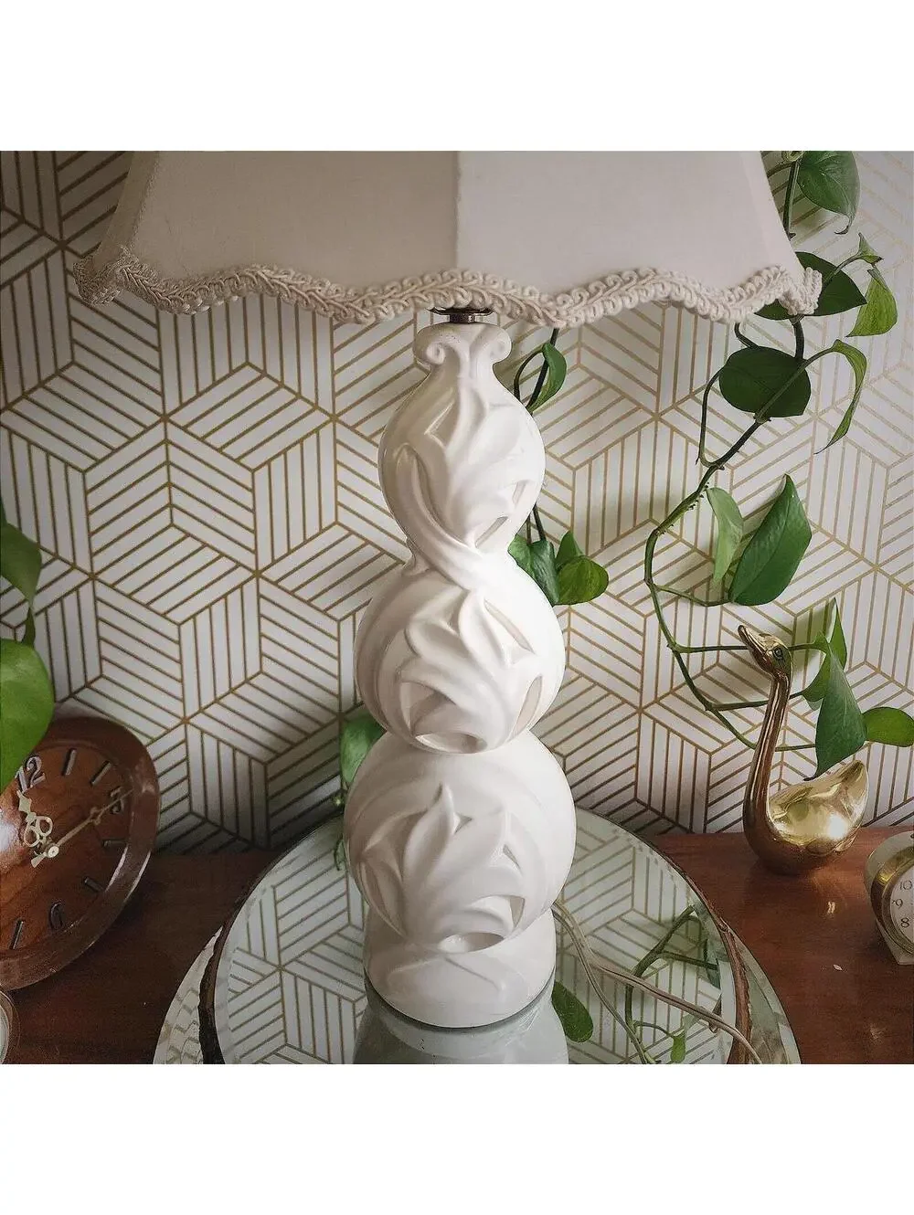 Vintage Midcentury Ivory Ceramic Holland Mold Lamp